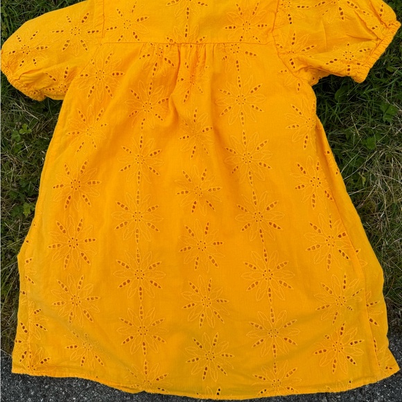 Pretty Embroidered Eyelet Dress with Havaianas Sandals - Picture 3 of 10